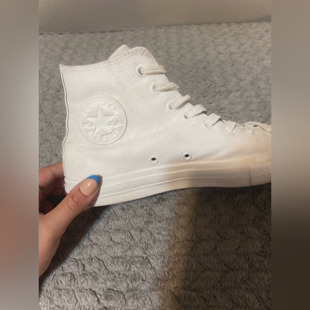 Converse!! All White Suede